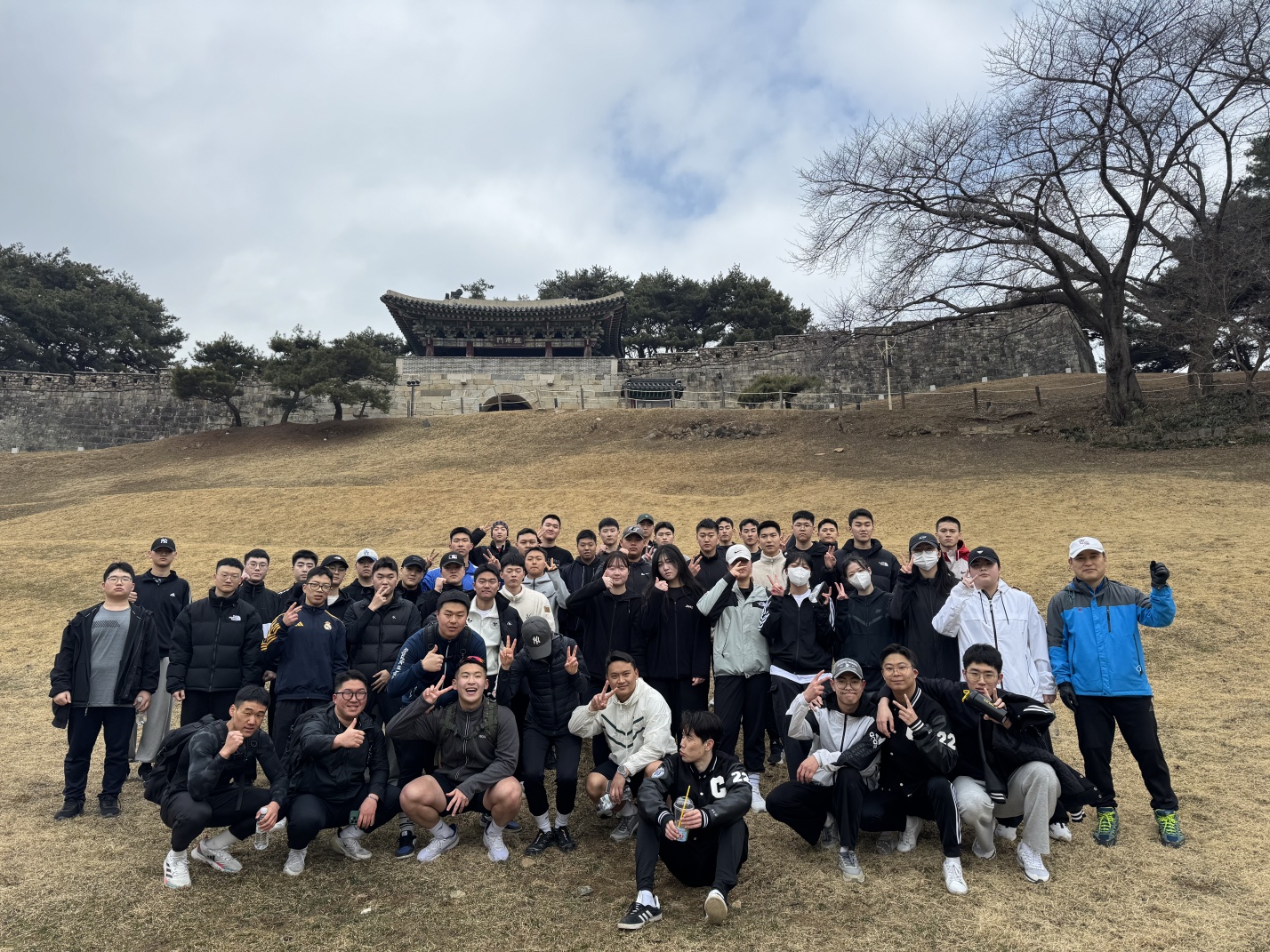 1학년 상당산성 등반(250308).jpg